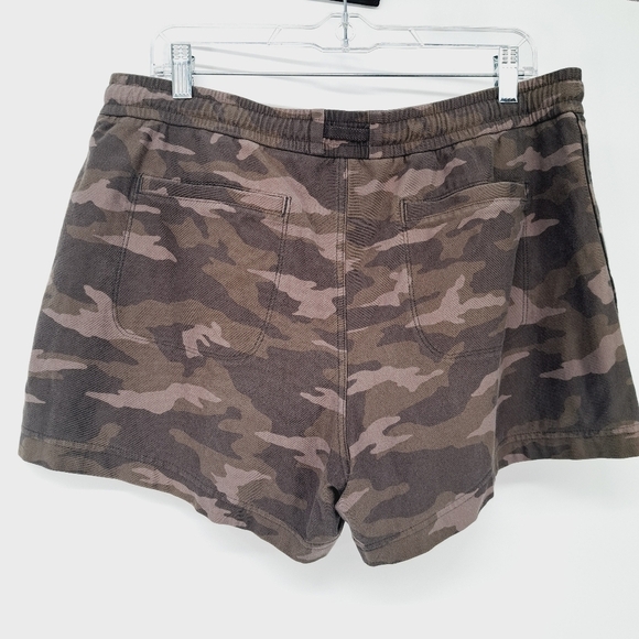 Athleta Camo‎ Farallon Short Size 14 - Picture 2 of 4